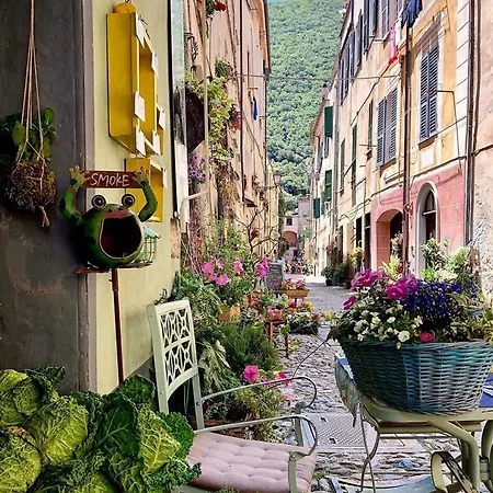 Vivi La Mia Liguria - Finalborgo * Finale Ligure